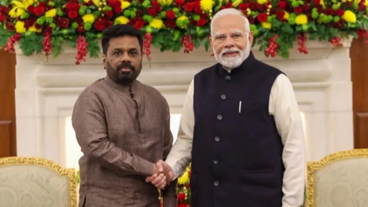 శ్రీలంక అధ్యక్షుడికి ఫోన్ చేసిన ప్రధానమంత్రి మోదీ, తుఫాను బాధితులకు అన్ని విధాలుగా సహాయం చేస్తామని హామీ ఇచ్చారు.